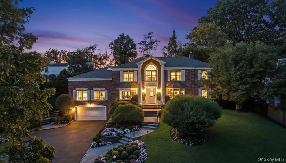 Unit for sale at 22 Bayside Drive, North Hempstead, NY 11023