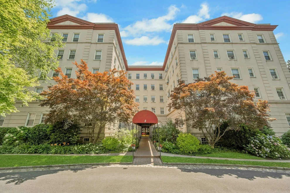 Unit for sale at 4 Park Lane, Mount Vernon, NY 10552