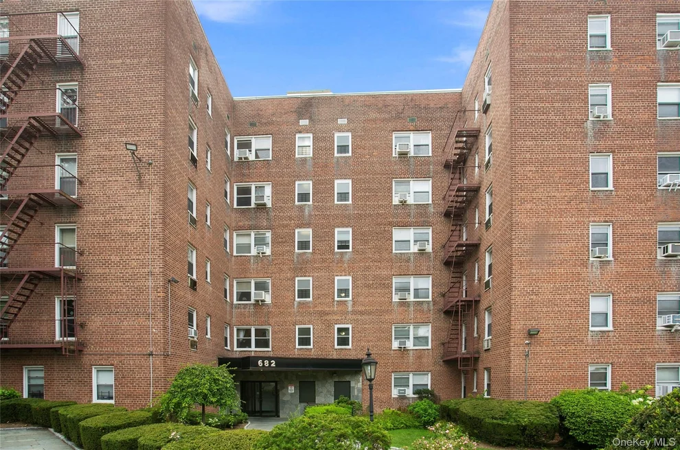 Unit for sale at 682 Tuckahoe Road, Yonkers, NY 10710