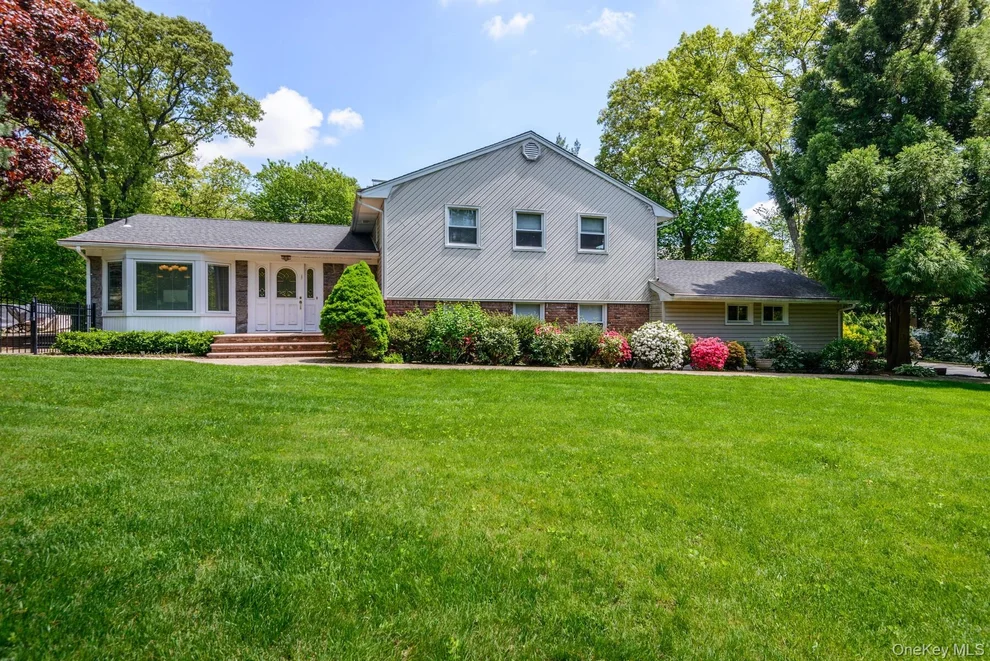 Unit for sale at 21 Kodiak Drive, Oyster Bay, NY 11797
