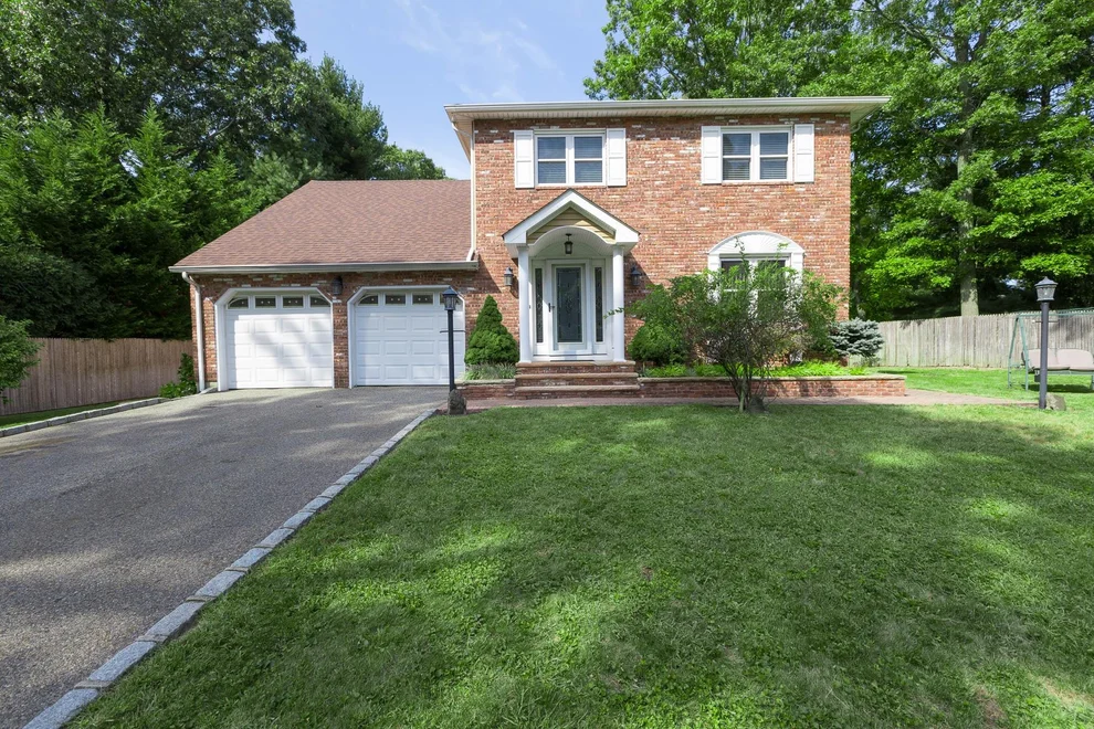 Unit for sale at 410 Landing Avenue, Smithtown, NY 11787