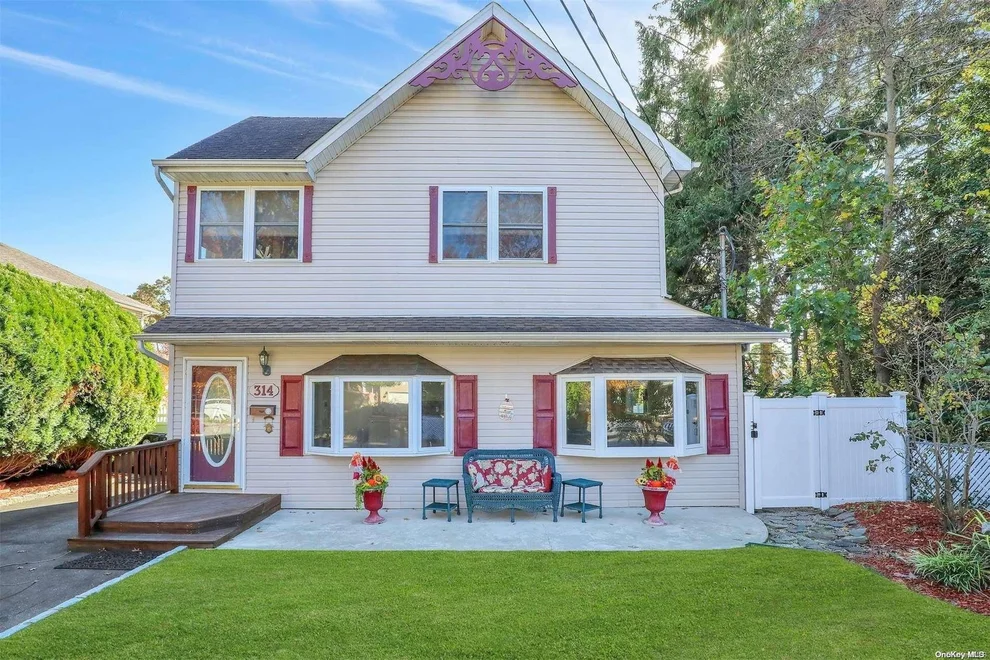 Unit for sale at 314 Monroe Avenue, Islip, NY 11795