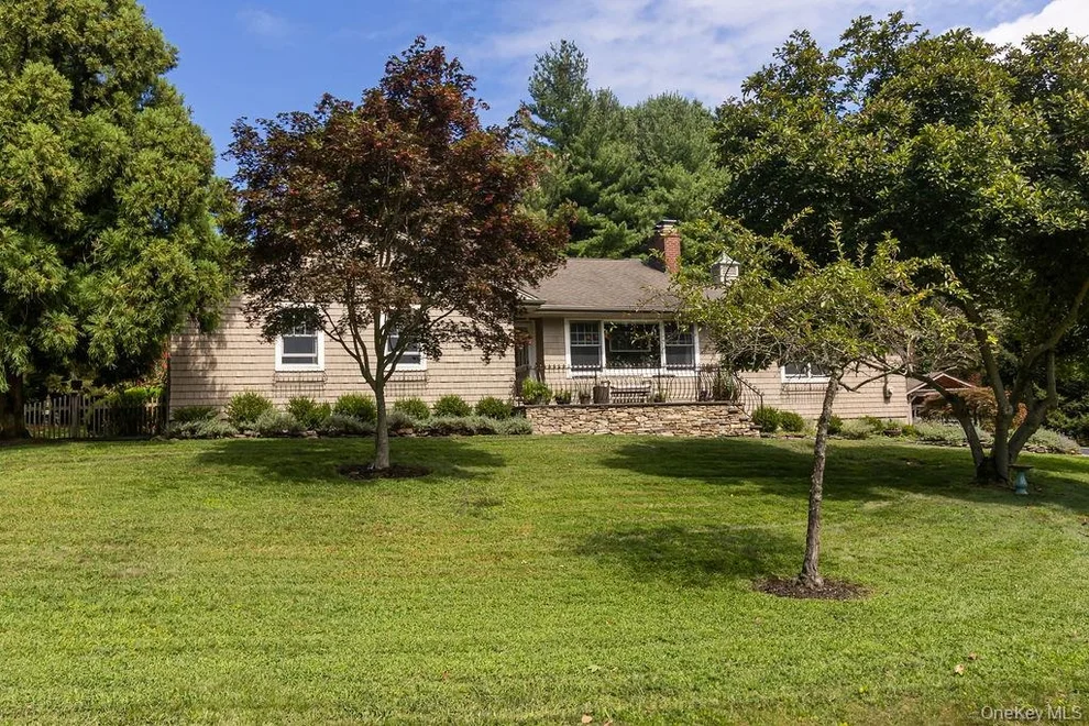 Unit for sale at 7 Mill Pond Road, Brookhaven, NY 11790
