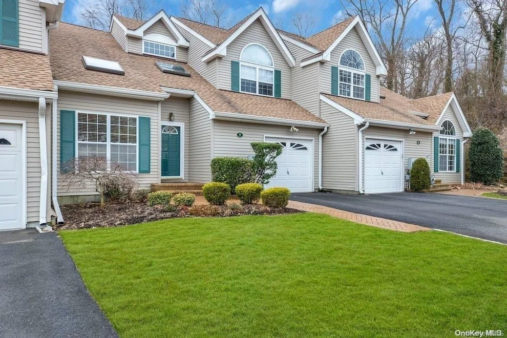 Unit for sale at 9 Northridge Circle, Huntington, NY 11743
