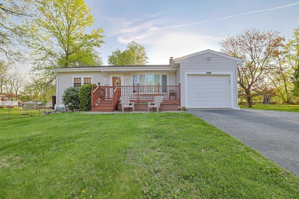 Unit for sale at 6 Park Hill Drive, New Windsor, NY 12553