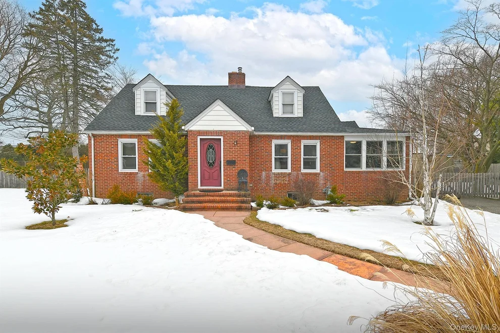 Unit for sale at 1 Central Street, Huntington, NY 11740