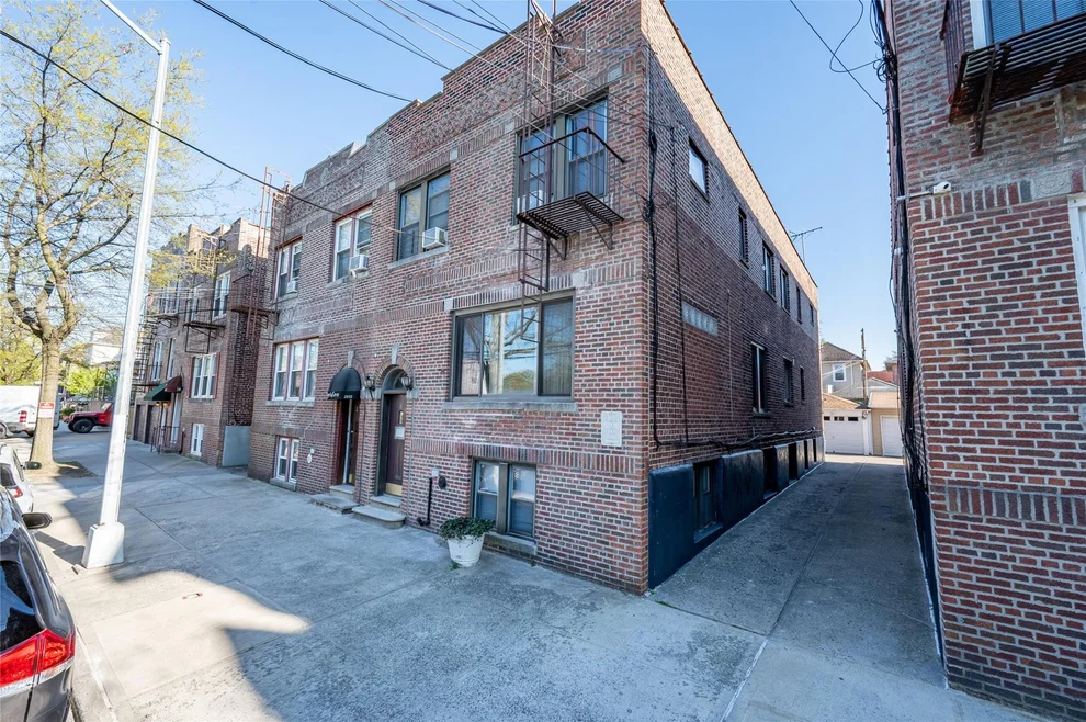 Unit for sale at 2850 E 197th Street, New York, NY 10461