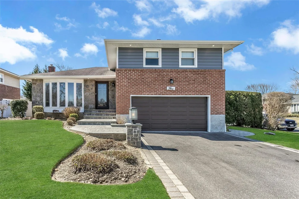 Unit for sale at 5 Myron Road, Oyster Bay, NY 11803