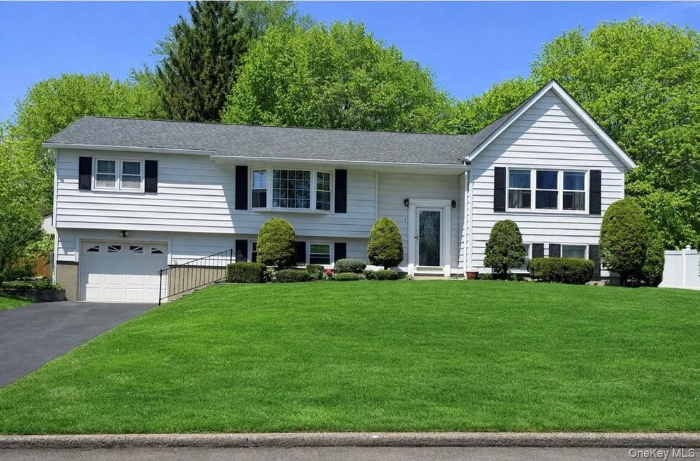 Unit for sale at 1 Pommel Drive, Newburgh (Town), NY 12550