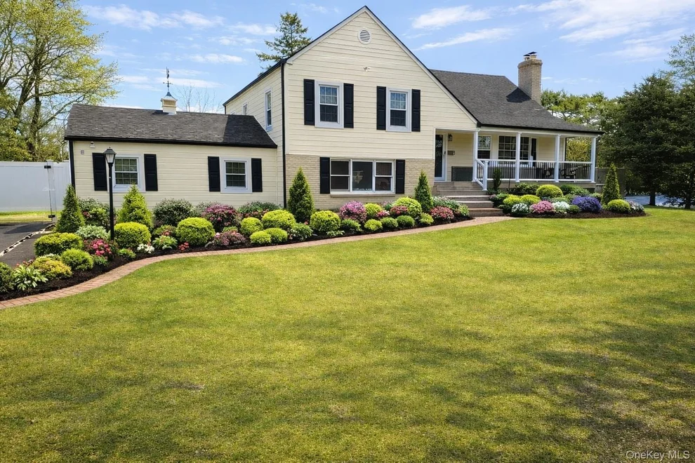 Unit for sale at 39 West Lane, Islip, NY 11706