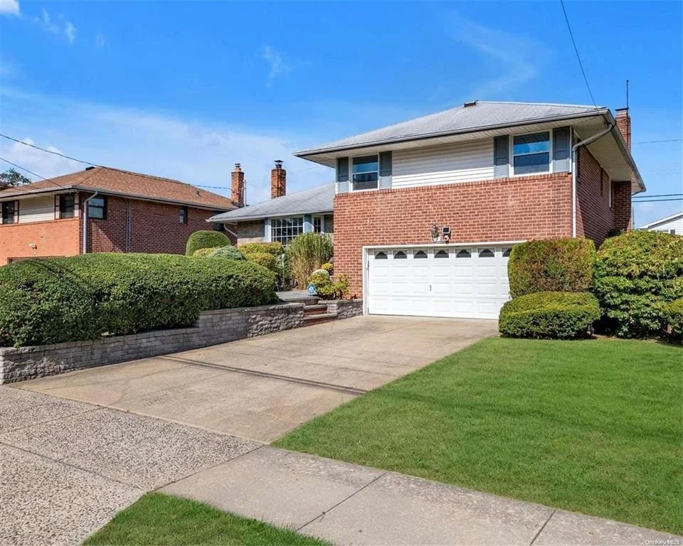 Unit for sale at 23 Oakdale Drive, North Hempstead, NY 11590