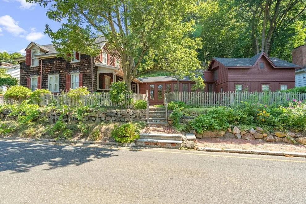 Unit for sale at 157 E Broadway, North Hempstead, NY 11576