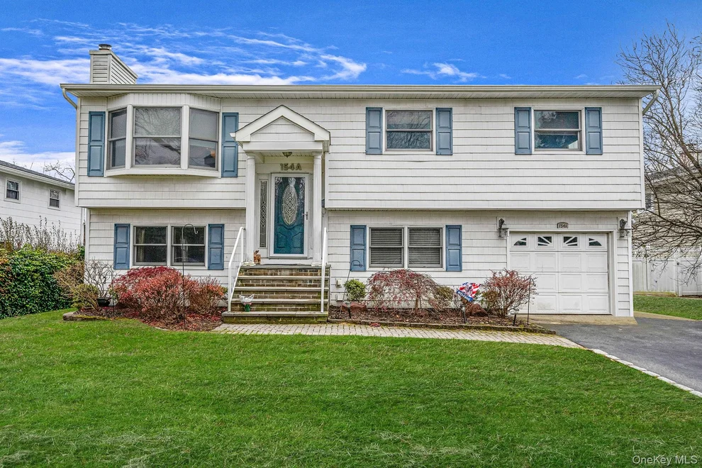 Unit for sale at 154A Woodrow Parkway, West Babylon, NY 11704