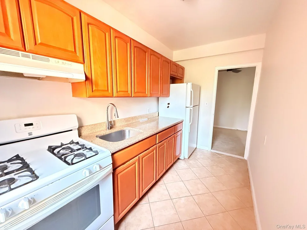 Unit for sale at 790 Bronx River Road, Yonkers, NY 10708