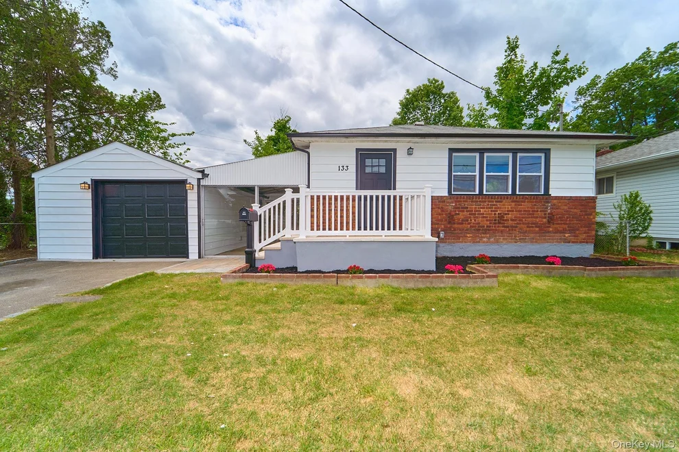 Unit for sale at 133 S 7th Street, Oyster Bay, NY 11714