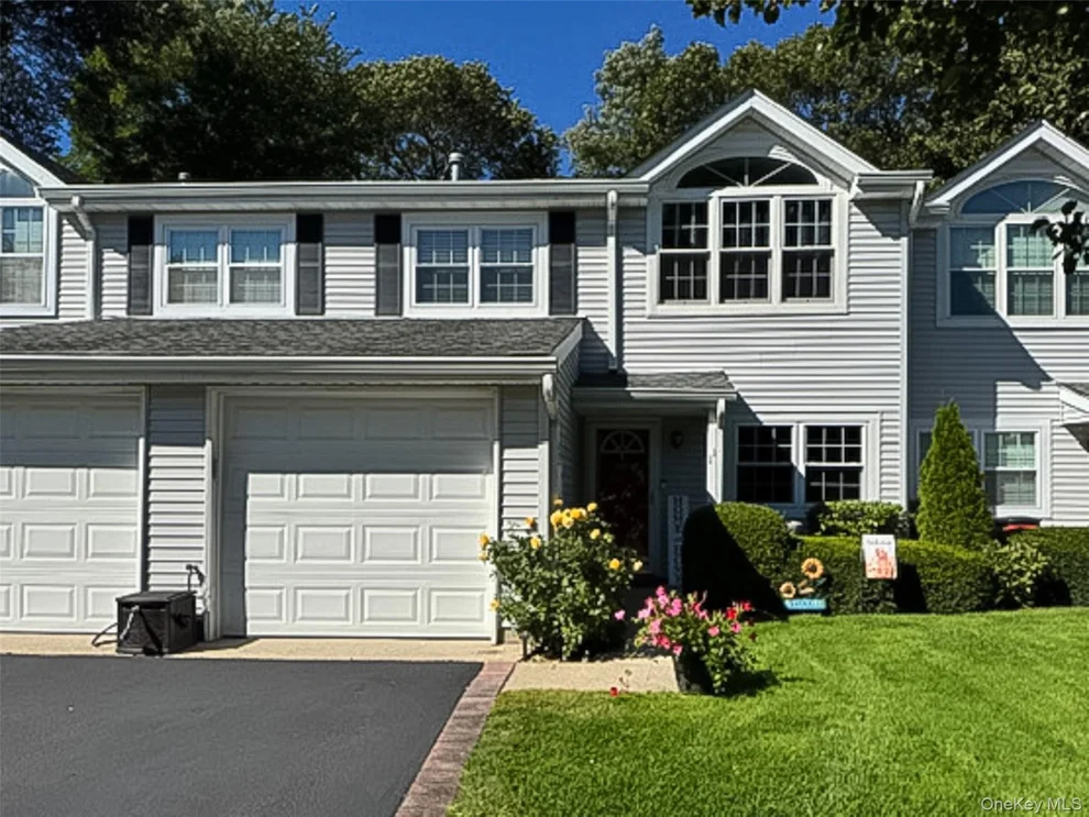 Unit for sale at 11 Indian Trace, Smithtown, NY 11754