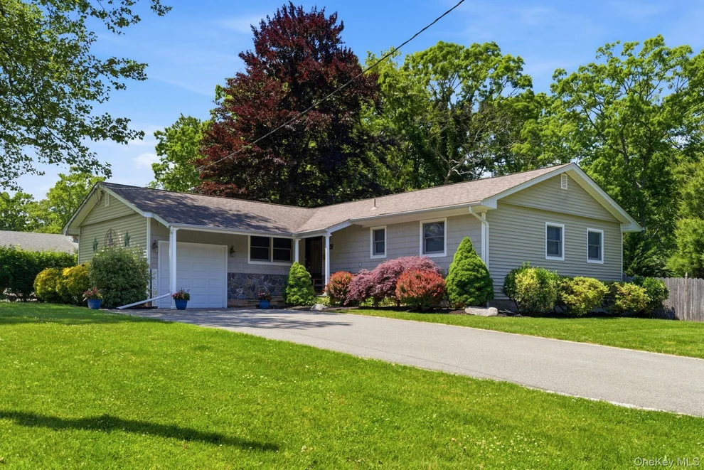 Unit for sale at 1 Camelot Lane, Smithtown, NY 11780
