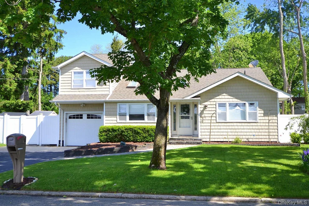Unit for sale at 19 Viceroy Place, Brookhaven, NY 11776