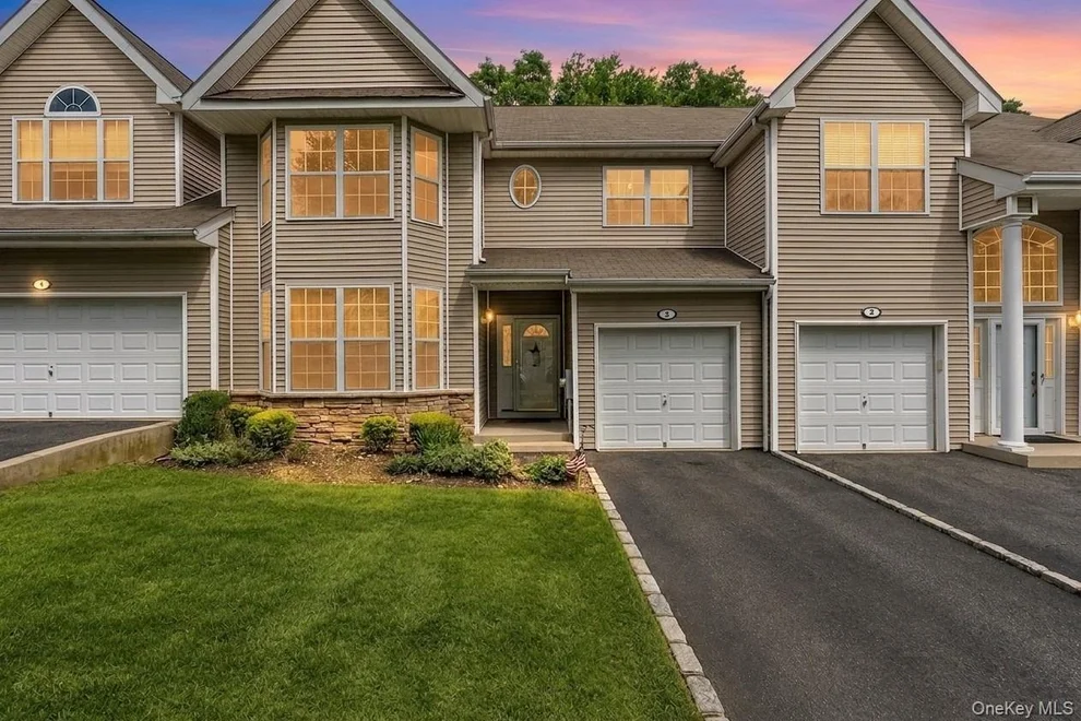 Unit for sale at 3 Arielle Court, Islip, NY 11749