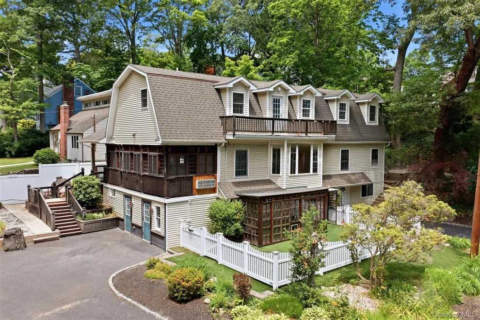 Unit for sale at 300 McKinley Terrace, Huntington, NY 11721