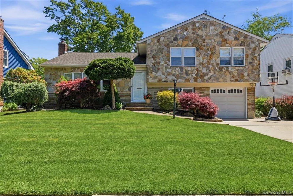 Unit for sale at 33 Pell Terrace, Hempstead, NY 11530