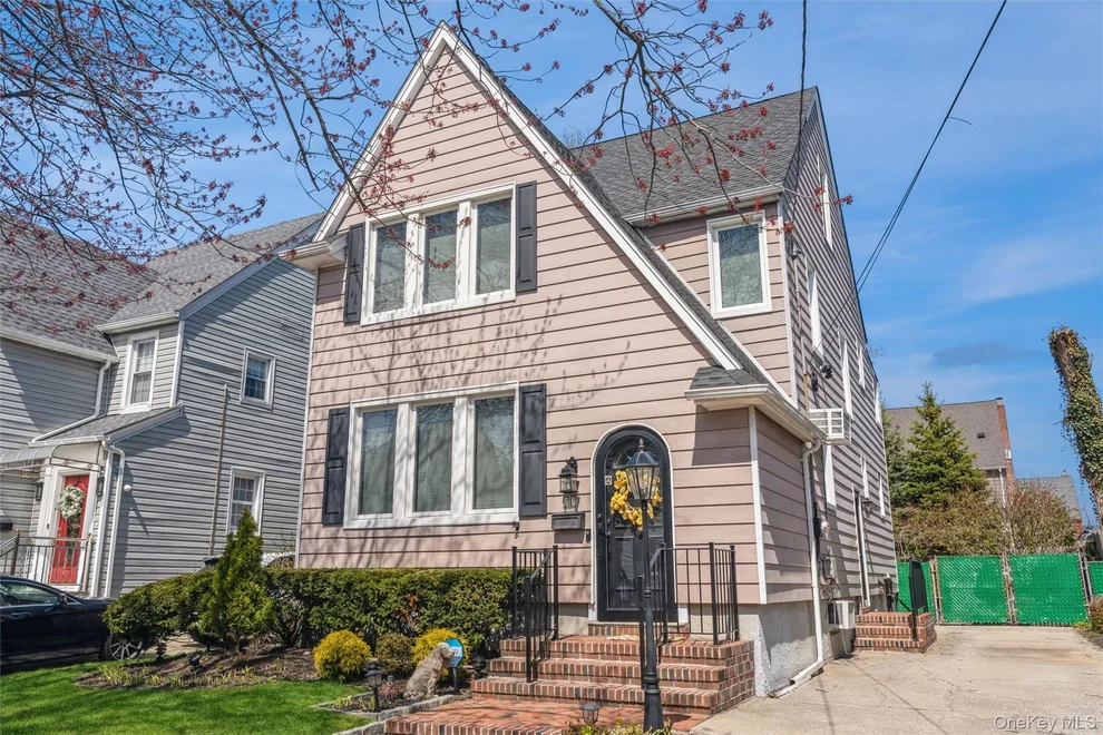 Unit for sale at 33 Carstairs Road, Hempstead, NY 11581
