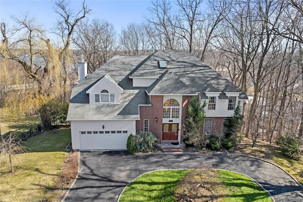 Unit for sale at 30 Pine Drive N, North Hempstead, NY 11576