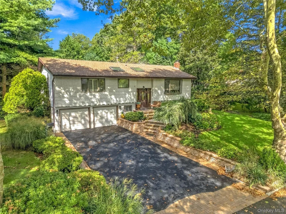 Unit for sale at 6 Kinsella Street, Huntington, NY 11746