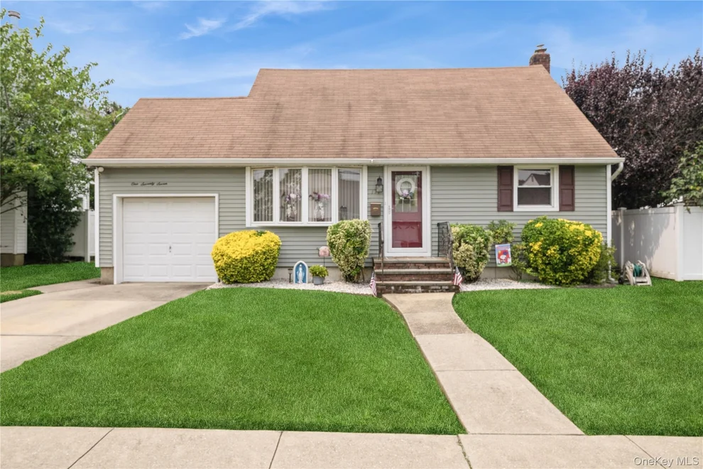 Unit for sale at 177 9th Street, Oyster Bay, NY 11714