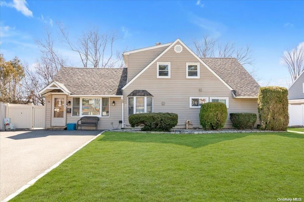 Unit for sale at 24 Fisher Lane, Hempstead, NY 11756