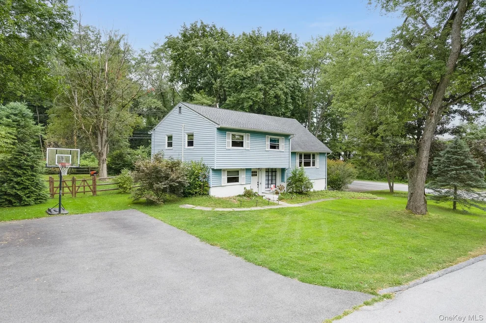 Unit for sale at 2 Oriole Drive, Poughkeepsie (Town), NY 12601