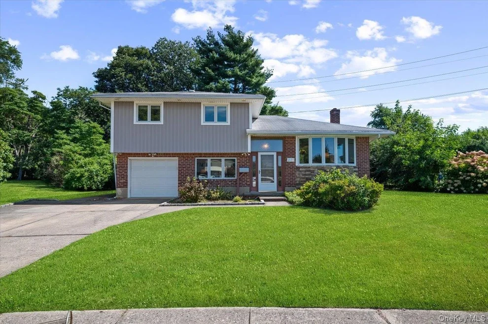 Unit for sale at 331 Woodbridge Lane, Oyster Bay, NY 11753