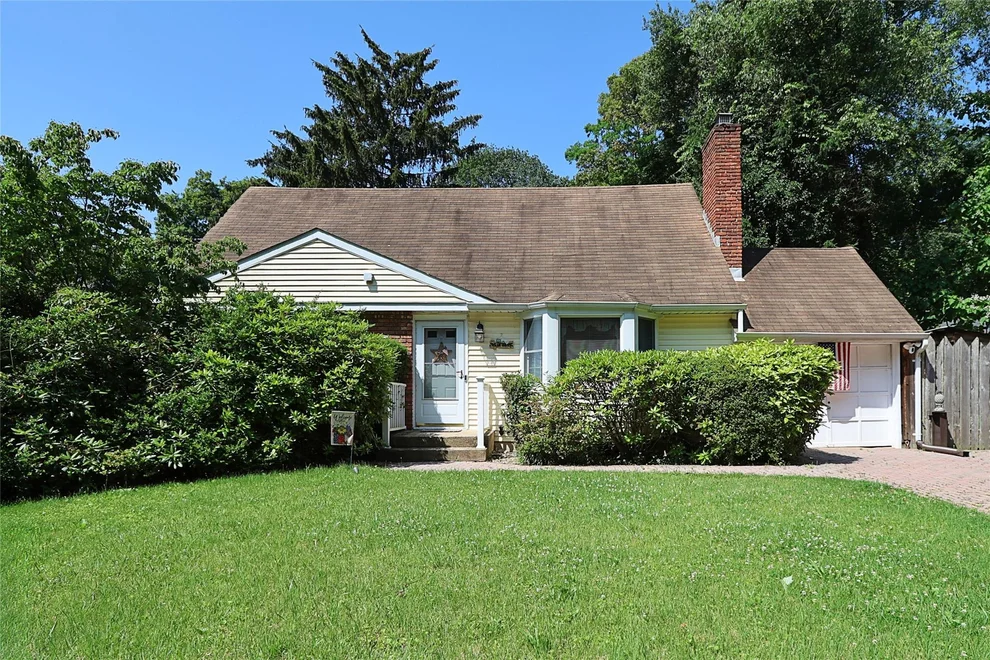 Unit for sale at 68 Hillwood Drive, Huntington, NY 11746
