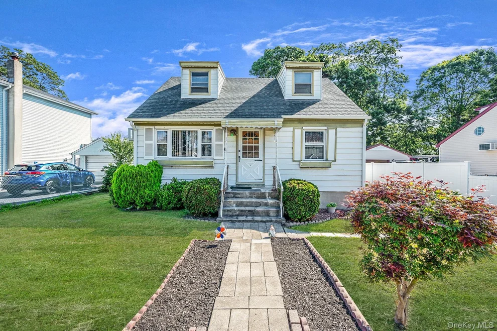 Unit for sale at 220 S Clinton Avenue, Babylon, NY 11757