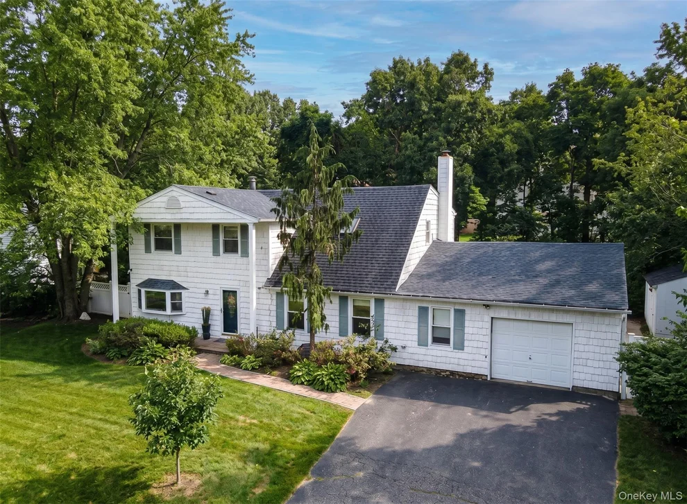 Unit for sale at 6 Duck Hill Road, Brookhaven, NY 11727