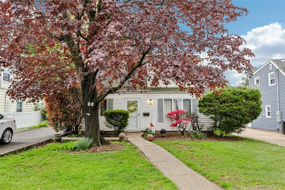 Unit for sale at 58 Oxford Street, North Hempstead, NY 11577