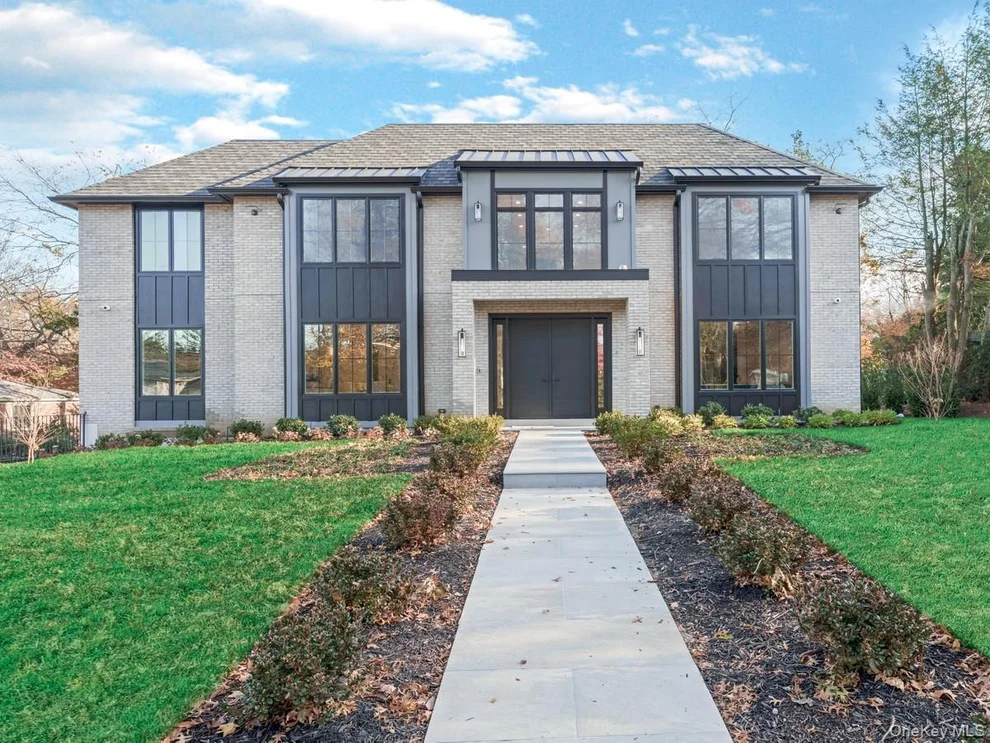 Unit for sale at 6 Hickory Drive, North Hempstead, NY 11021