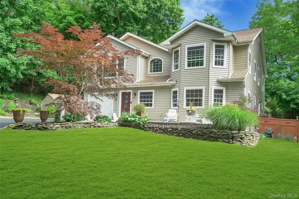Unit for sale at 95 Sheep Pasture Road, Brookhaven, NY 11777