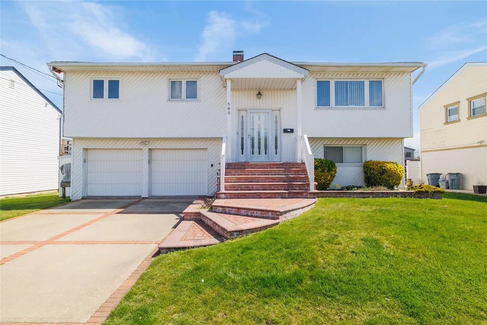 Unit for sale at 585 Nassau Avenue, Hempstead, NY 11520