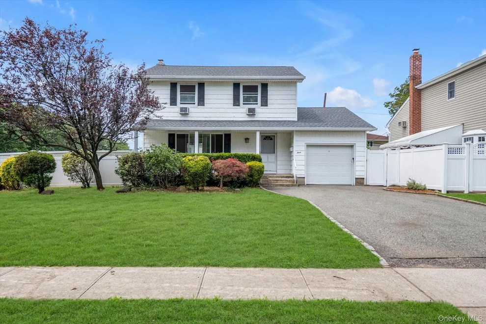 Unit for sale at 3 Evelyn Lane, Oyster Bay, NY 11791