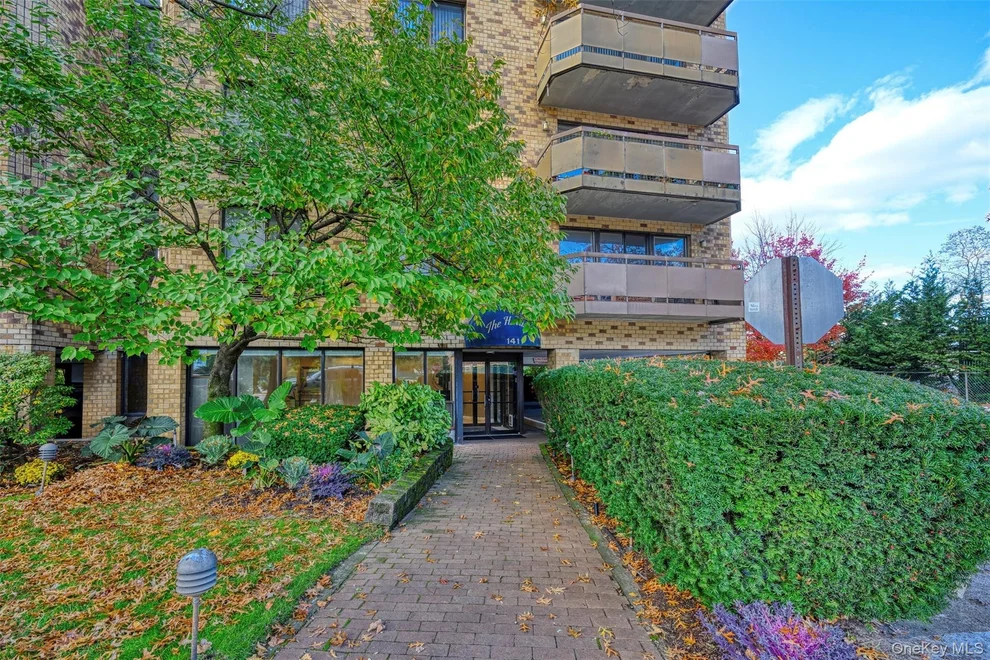 Unit for sale at 141 Great Neck Road, North Hempstead, NY 11021