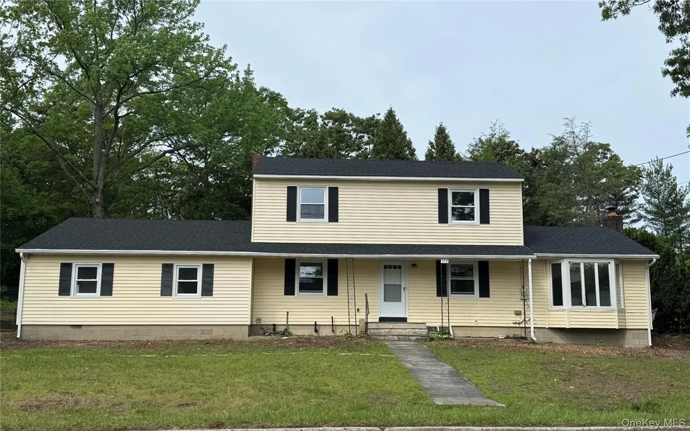 Unit for sale at 332 Browns Road, Smithtown, NY 11767