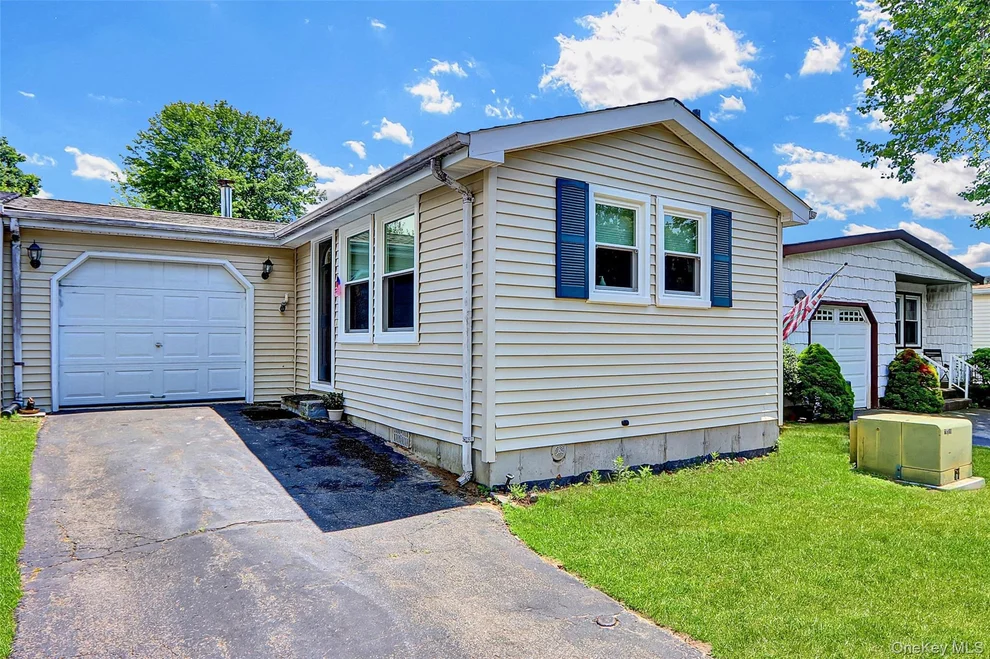 Unit for sale at 164 Village Circle W, Brookhaven, NY 11949