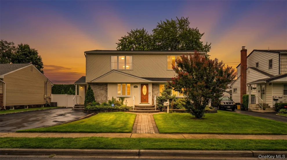 Unit for sale at 30 Andover Lane, Oyster Bay, NY 11801
