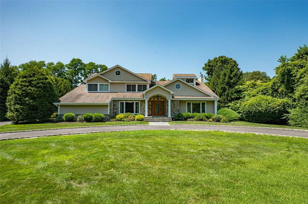 Unit for sale at 3 Ashleigh Drive, Smithtown, NY 11780