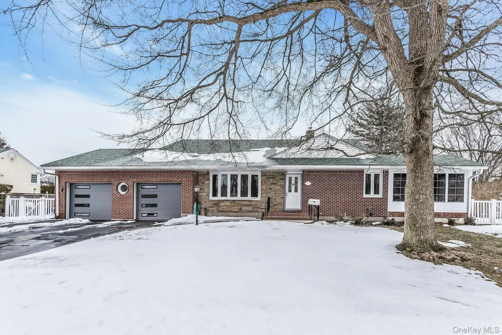 Unit for sale at 56 Dowsing Place, Babylon, NY 11701