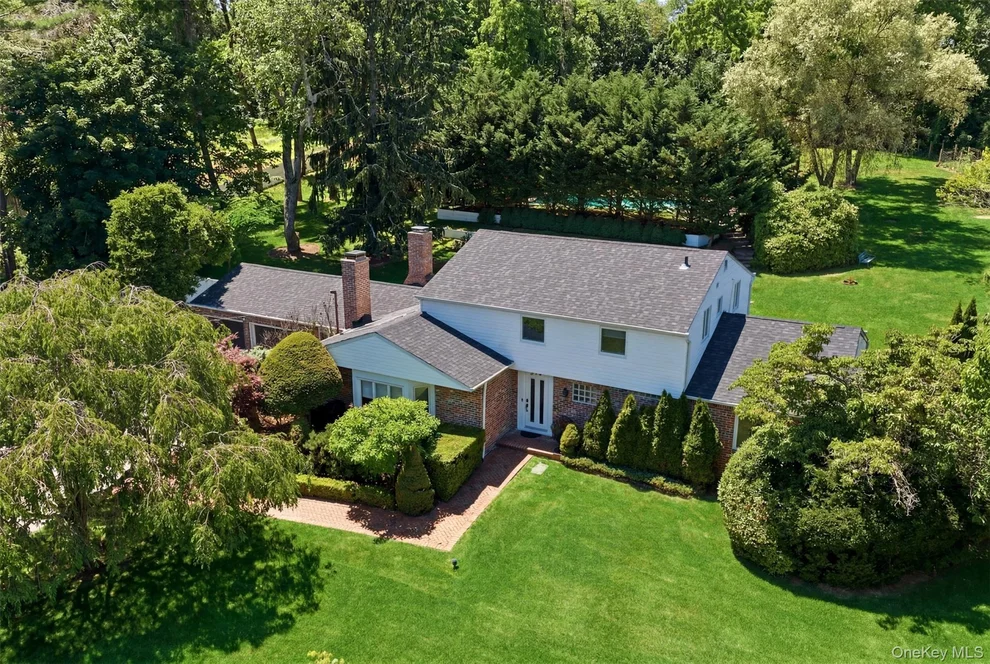 Unit for sale at 279 Hillcrest Lane, Oyster Bay, NY 11771