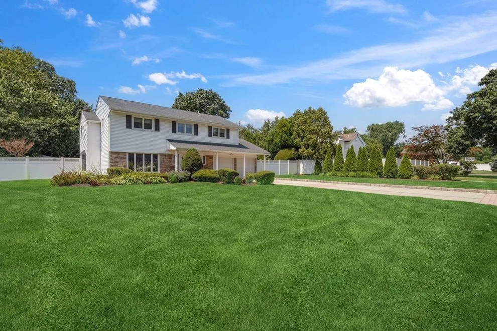 Unit for sale at 4 Klaibar Lane, Huntington, NY 11731