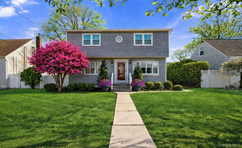 Unit for sale at 102 Commonwealth Avenue, Oyster Bay, NY 11758
