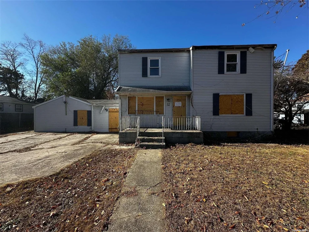 Unit for sale at 52 Park Avenue, Islip, NY 11717